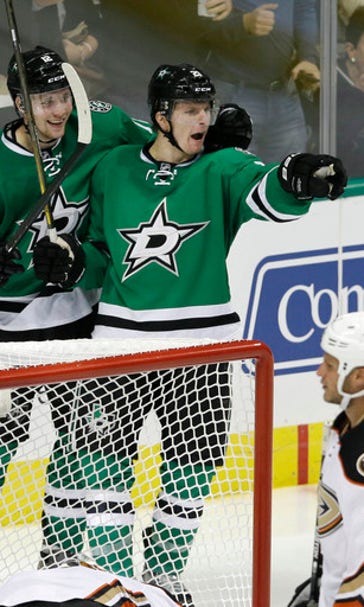 Stars win 4-2 over Ducks in opener matching division champs